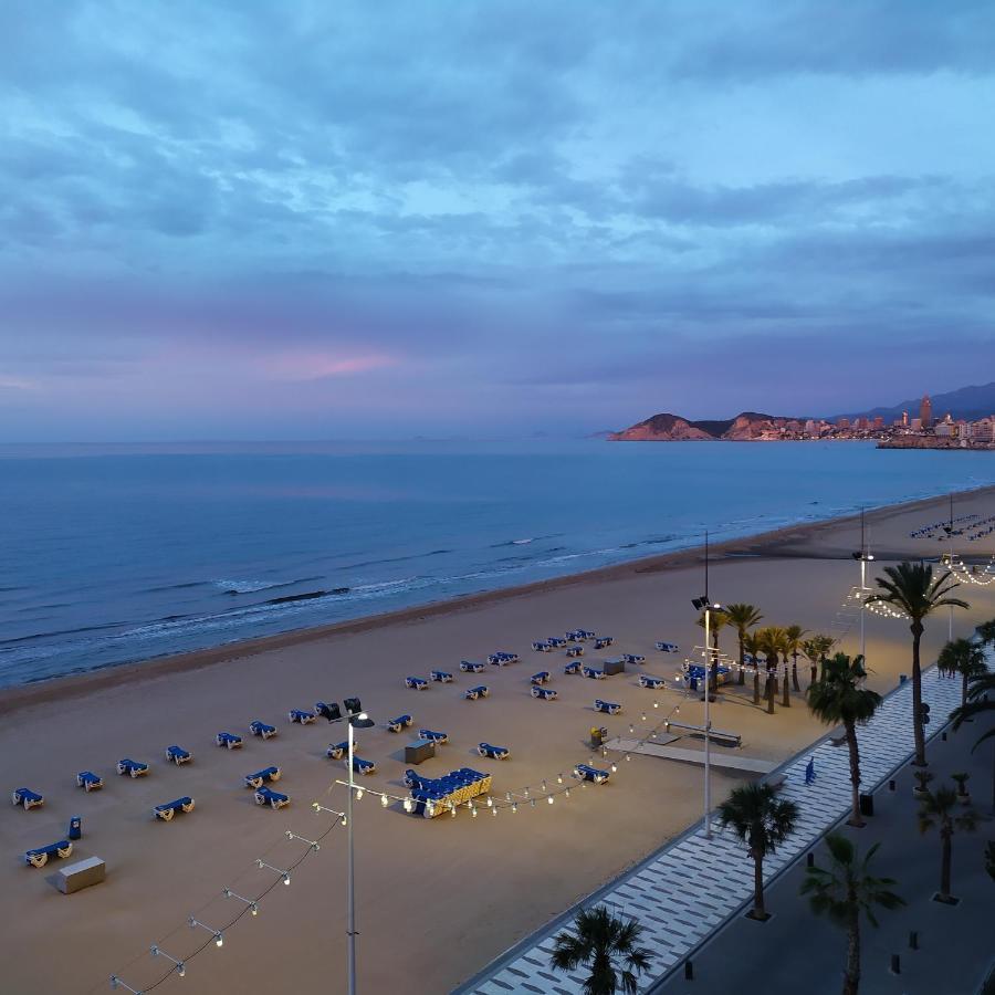 Luminoso Apartamento En Primera Linea De Playa Benidorm Luaran gambar
