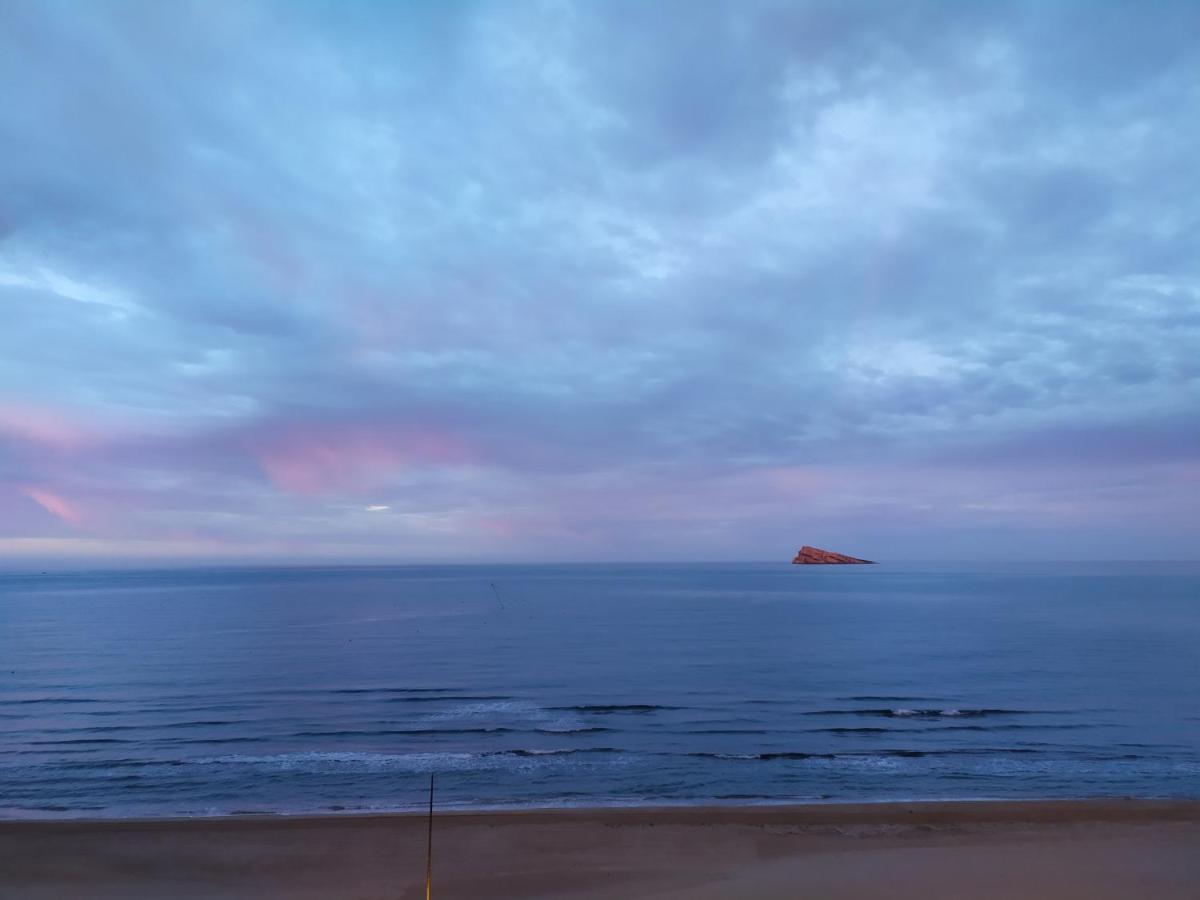 Luminoso Apartamento En Primera Linea De Playa Benidorm Luaran gambar