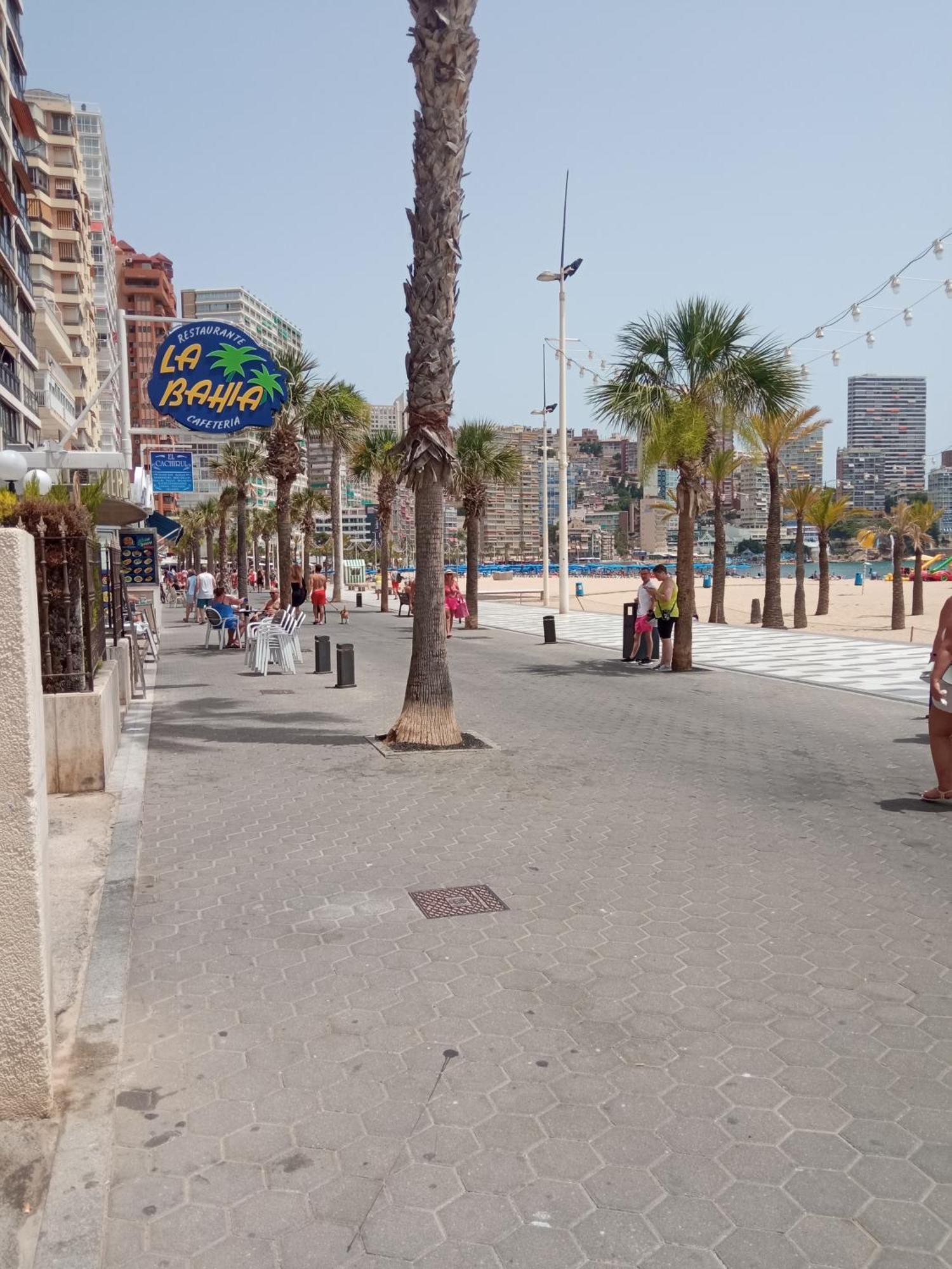 Luminoso Apartamento En Primera Linea De Playa Benidorm Luaran gambar
