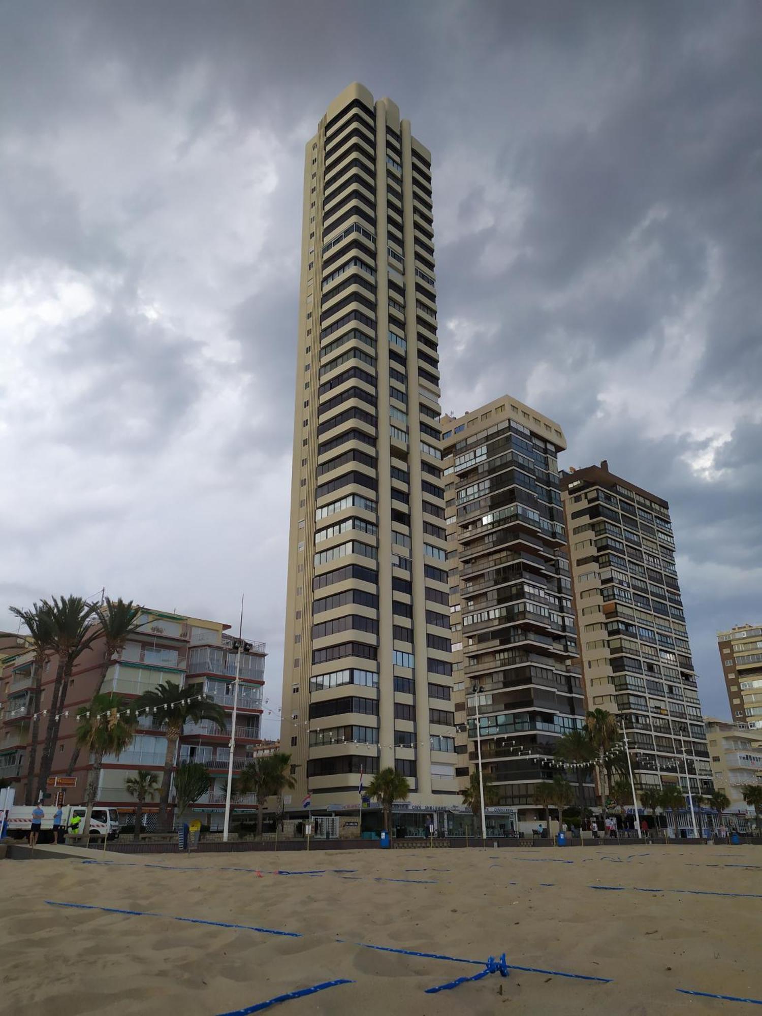 Luminoso Apartamento En Primera Linea De Playa Benidorm Luaran gambar